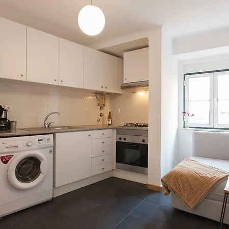 Martim Moniz - By Lu Holidays 리스본