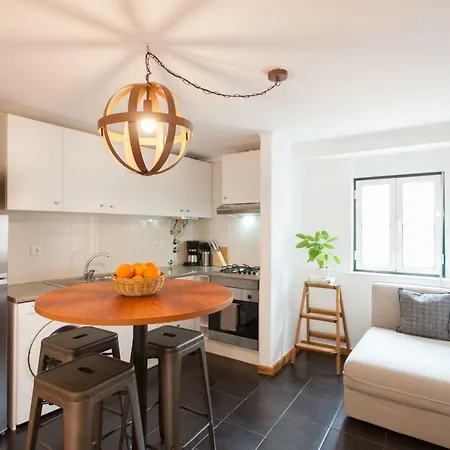 Martim Moniz - By Lu Holidays * 리스본