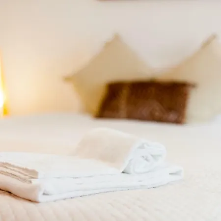 Martim Moniz - By Lu Holidays * Lisboa