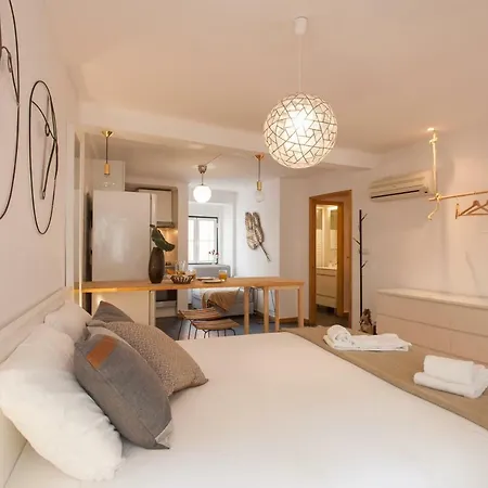 Martim Moniz - By Lu Holidays *