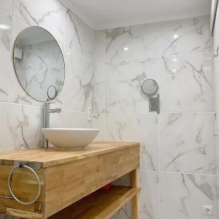 Martim Moniz - By Lu Holidays * Lisboa