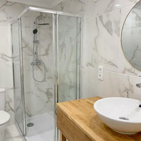 Martim Moniz - By Lu Holidays * Lissabon